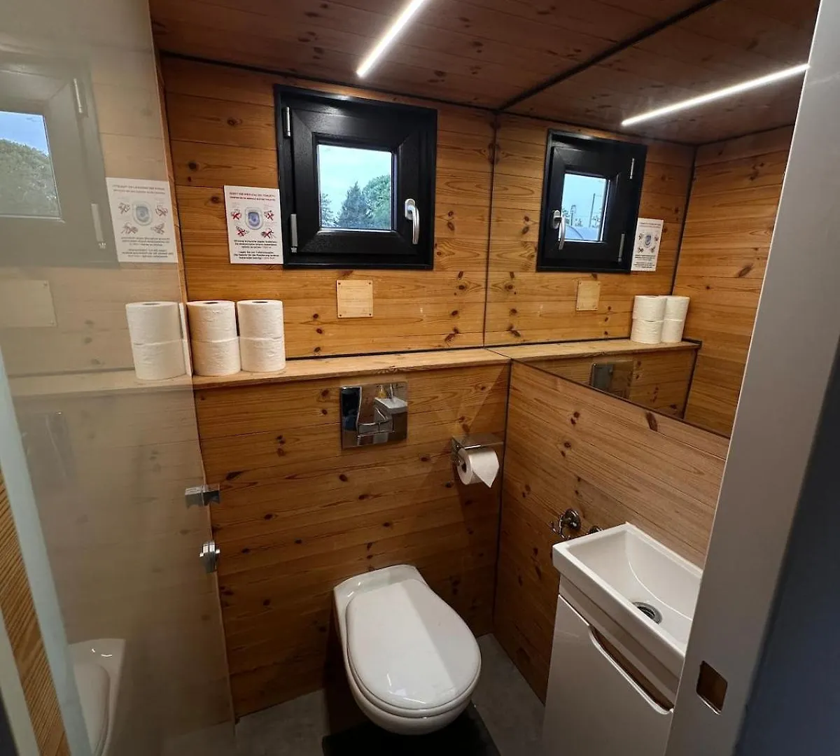 Ruheoase Am Wasser, Sauna-Hausboot In Naturidylle Berlin 0*,  Niemcy