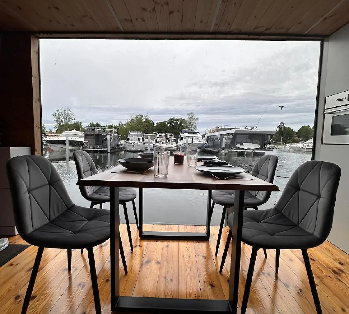 Ruheoase Am Wasser, Sauna-Hausboot In Naturidylle Berlin
