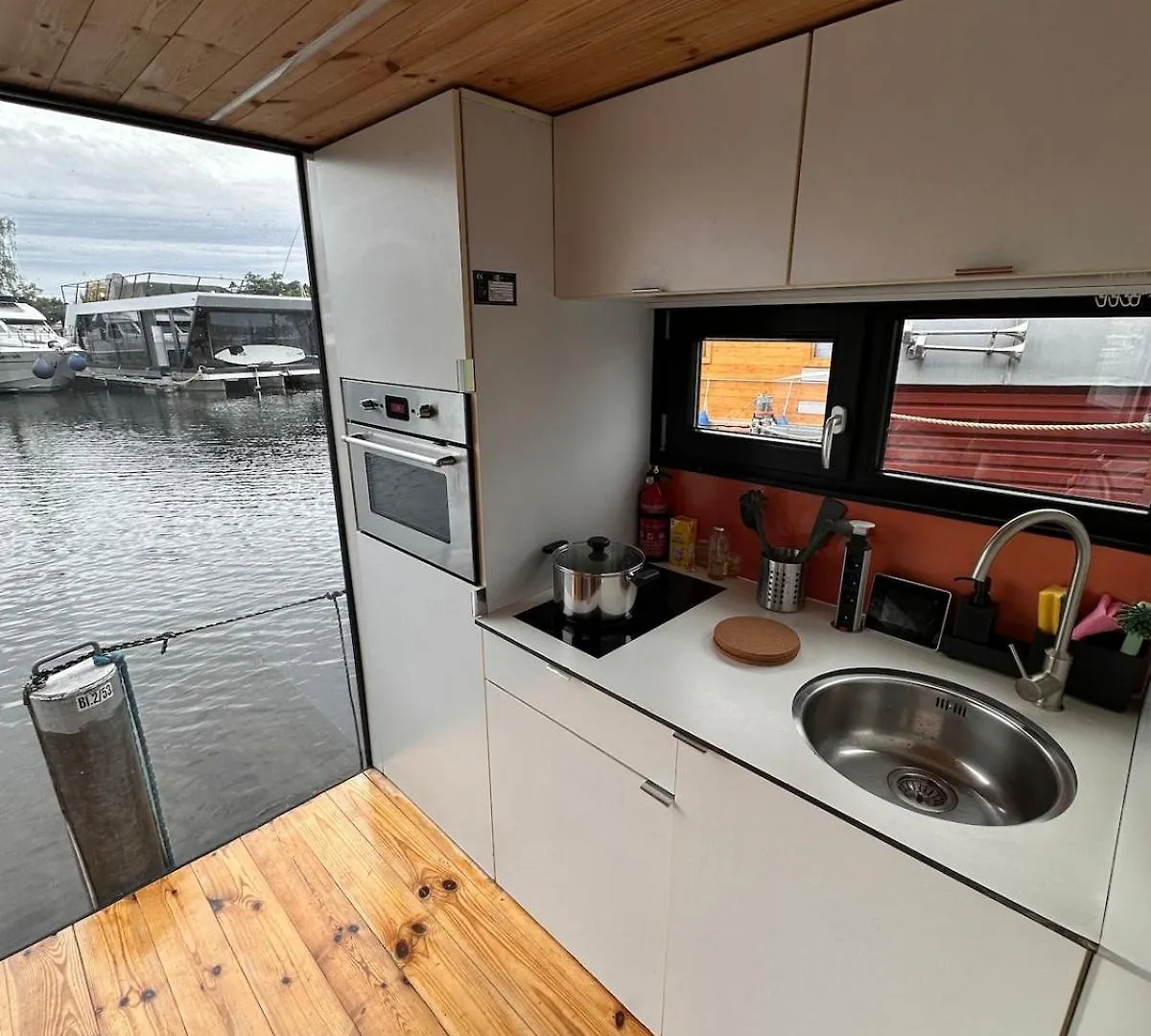 보트호텔 Ruheoase Am Wasser, Sauna-Hausboot In Naturidylle 베를린 독일